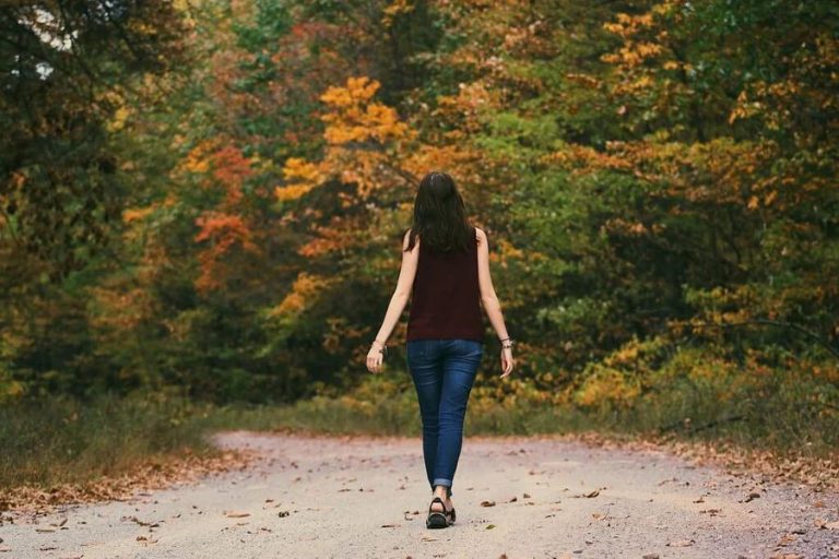 „Silent Walking”: Redescoperirea liniștii printr-o simplă plimbare