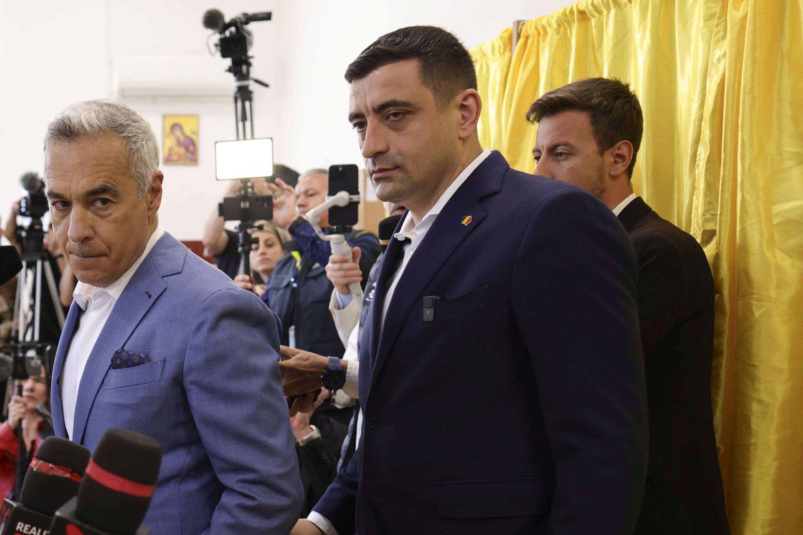 George Simion a votat alături de Călin Georgescu, care contestă scrutinul: „Fraudă! Cer turul doi înapoi”