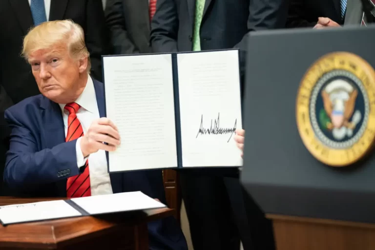 Trump declanșează vânătoarea de  resurse în adâncuri