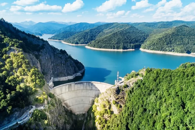 Liber la concesionarea apelor către străini. Se pregătesc proiecte energetice