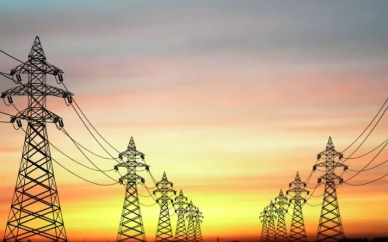 Culmea cinismului. Prețurile la energie se dublează pentru investițiile în transport și distribuție
