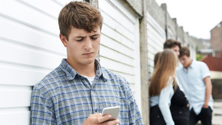 Depresia la Adolescenți în România: O Criză Nevăzută care Nu Trebuie Ignorată