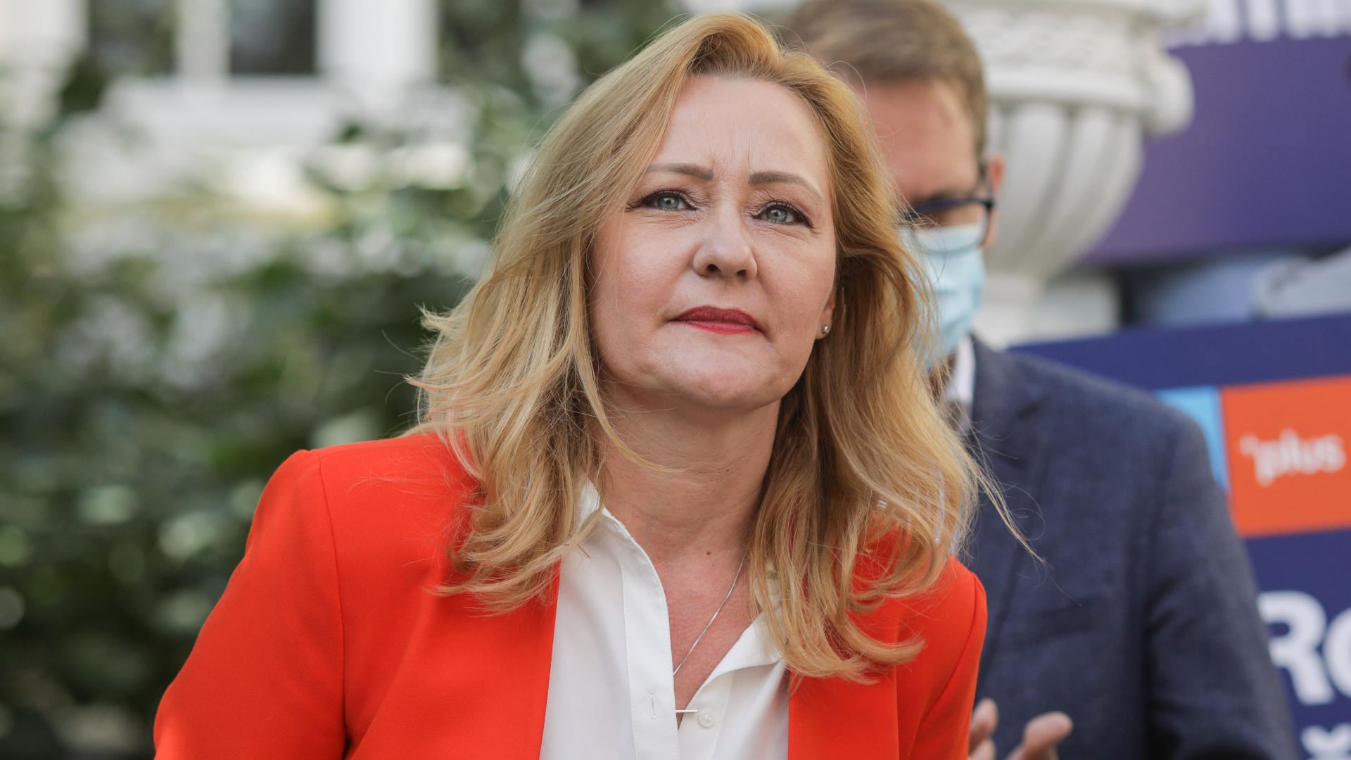 Lasconi isi bate joc de vot. "Îl vreau pe Brad Pitt în turul 2"