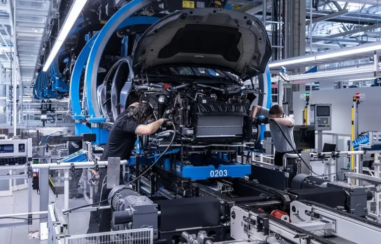 USR sare în apărarea multinaționalelor și cere eliminarea impozitului minim pe cifra de afaceri