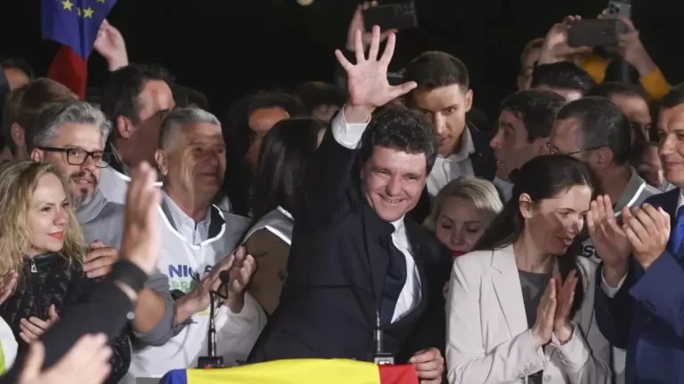 Președinte avem, mai lipsește un Guvern. PSD negociază cu pistolul pe masă