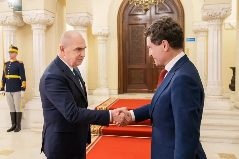 Și-au luat România înapoi! „Binomul” a depus jurământul