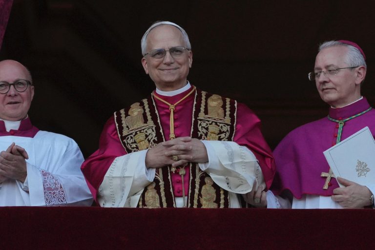 Papa Leon, primul papă american: între miracol apostolic și PR de Silicon Valley