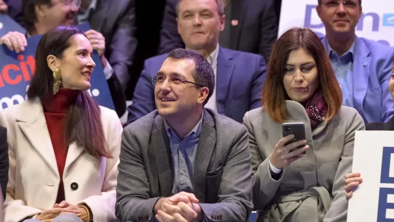 USR a editat Evanghelia de buzunar a mântuirii electorale