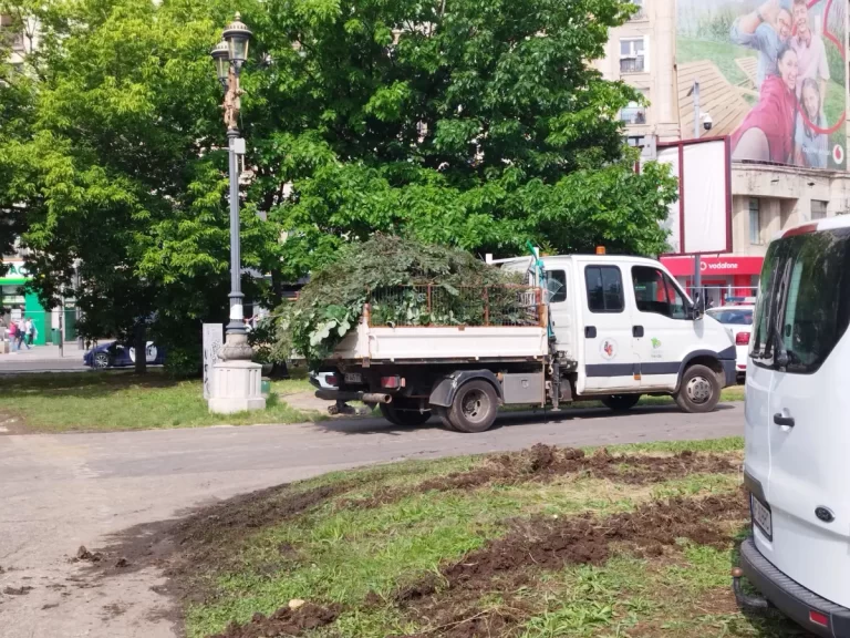 AU ÎNCEPUT LUCRĂRILE  LA PLANȘEUL UNIRII.  Nicio stradă nu este închisă, deocamdată, circulației
