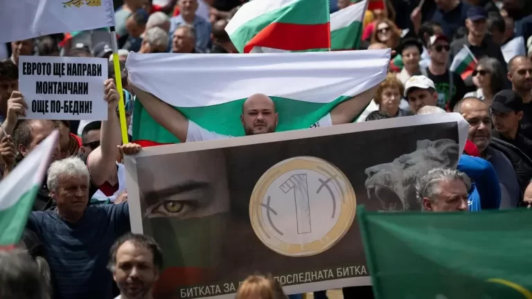 Trecerea de la leva la euro dezbină Bulgaria
