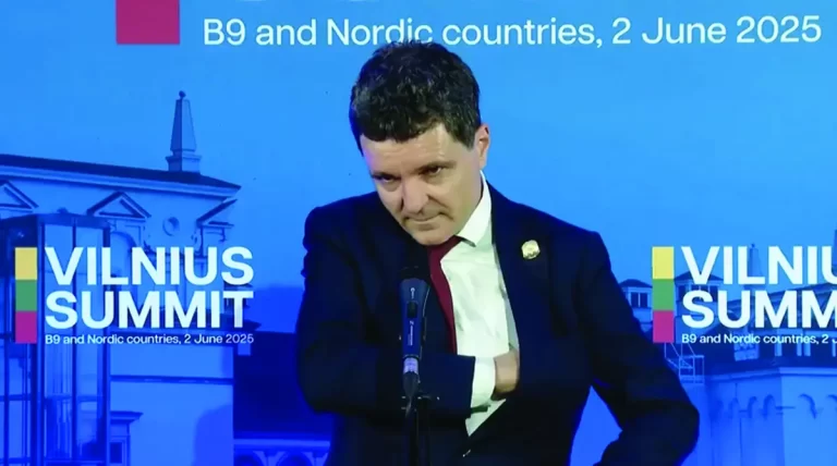 Cu fața spre Ucraina, cu spatele la români