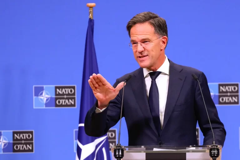 Tăietorul de posturi: Mark Rutte ”face un DOGE în NATO”