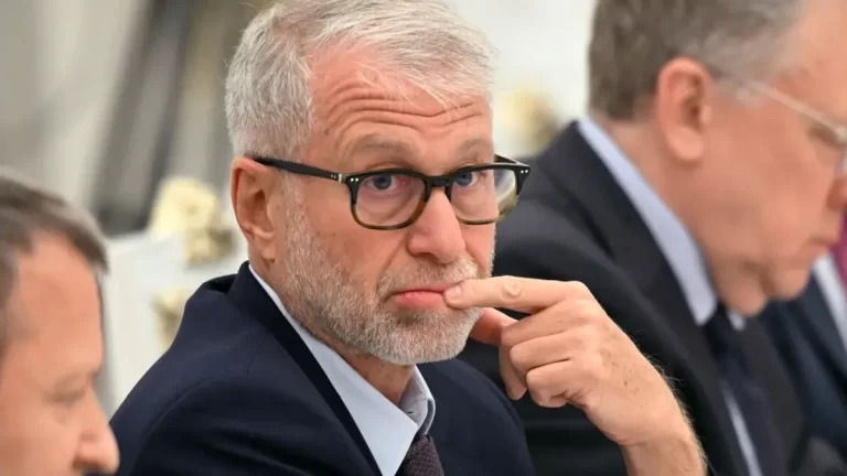 Miliardele lui Abramovich, ținute pe loc de guvernul britanic