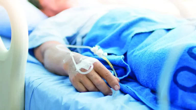 Boala devine un lux. Concediile medicale, taxate cu 20%
