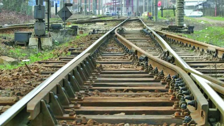 Cum a pierdut CFR SA șina de sub roți. 120 km de cale ferată, dată ilegal de justiție unei firme private