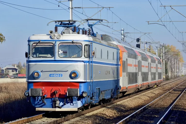 Fierbe CFR Călători. Sindicaliștii amenință cu greva generală