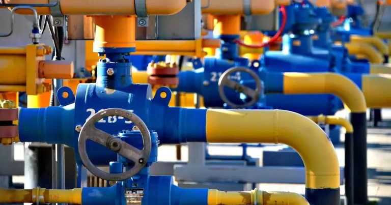 Dezastru total. Se importă masiv și gaze, și energie electrică