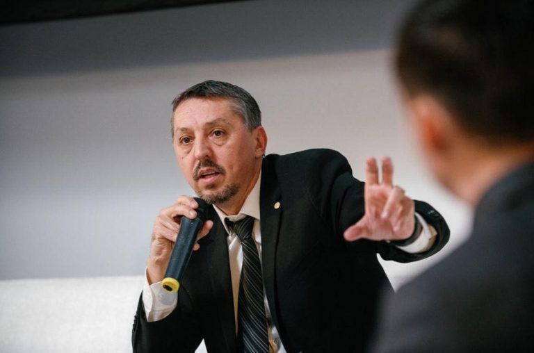 Ministrul Daniel David: În EDUCAȚIE nu discutăm despre oameni dați afară și despre modificare de salarii/Va crește norma didactică