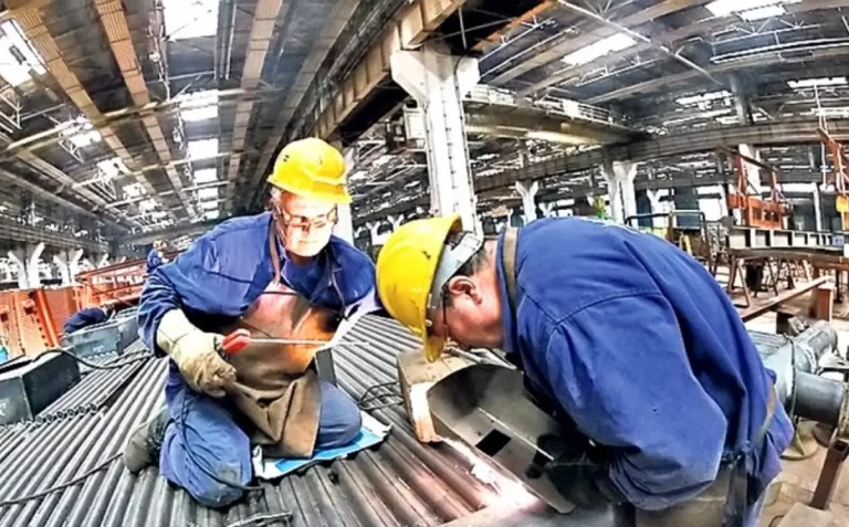 Prăbușirea industriei nu mai poate fi oprită. Scădere accelerată a producției înaintea scumpirii energiei