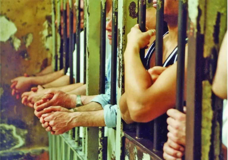 Italia a decis: pușcării mai încăpătoare