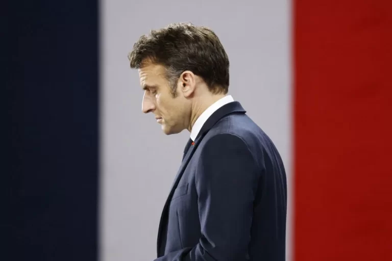 Macron e bun de gură, dar nu va rezolva criza migrației