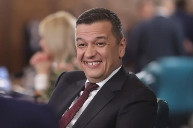 Sorin Grindeanu se pregăteşte să devină, astăzi, președintele PSD cu drepturi depline. Candidează singur pentru postul de lider al social-democraţilor