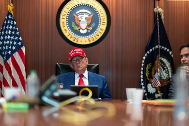 Trump distruge Serviciile secrete americane