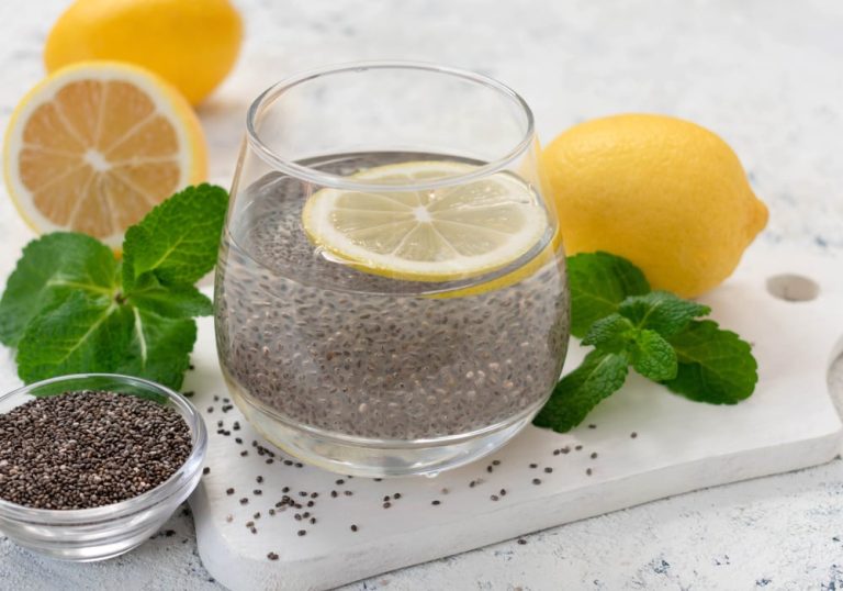Apă cu semințe de chia: superaliment pentru siluetă și energie sau doar un alt mit?