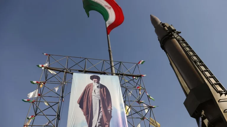 Vechile reguli nucleare nu opresc proliferarea. Tot mai multe națiuni vor căuta bomba supremă