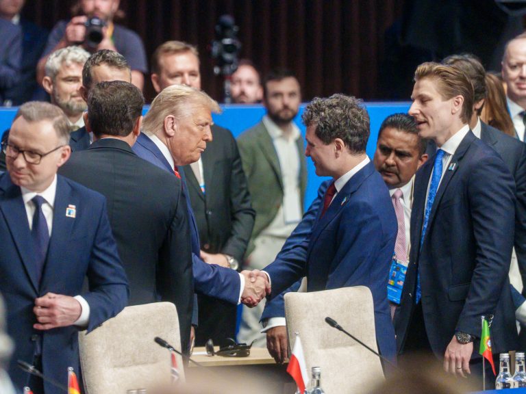 România, pe mâna unui elitism leșinat cu fobie de Trump