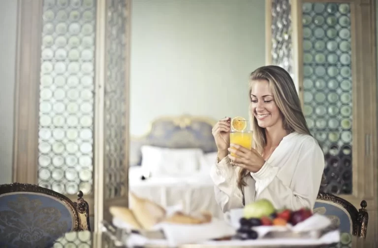 Detoxifierea hormonală: Ce înseamnă și de ce este tot mai populară în rândul femeilor?