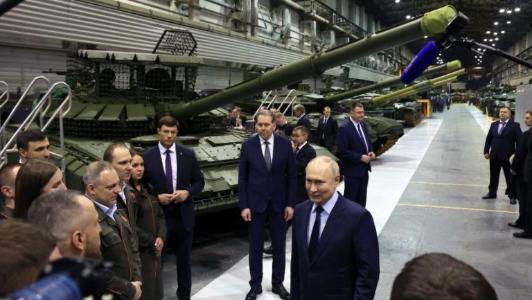 Apar fisuri în ”Fortăreața Rusia”