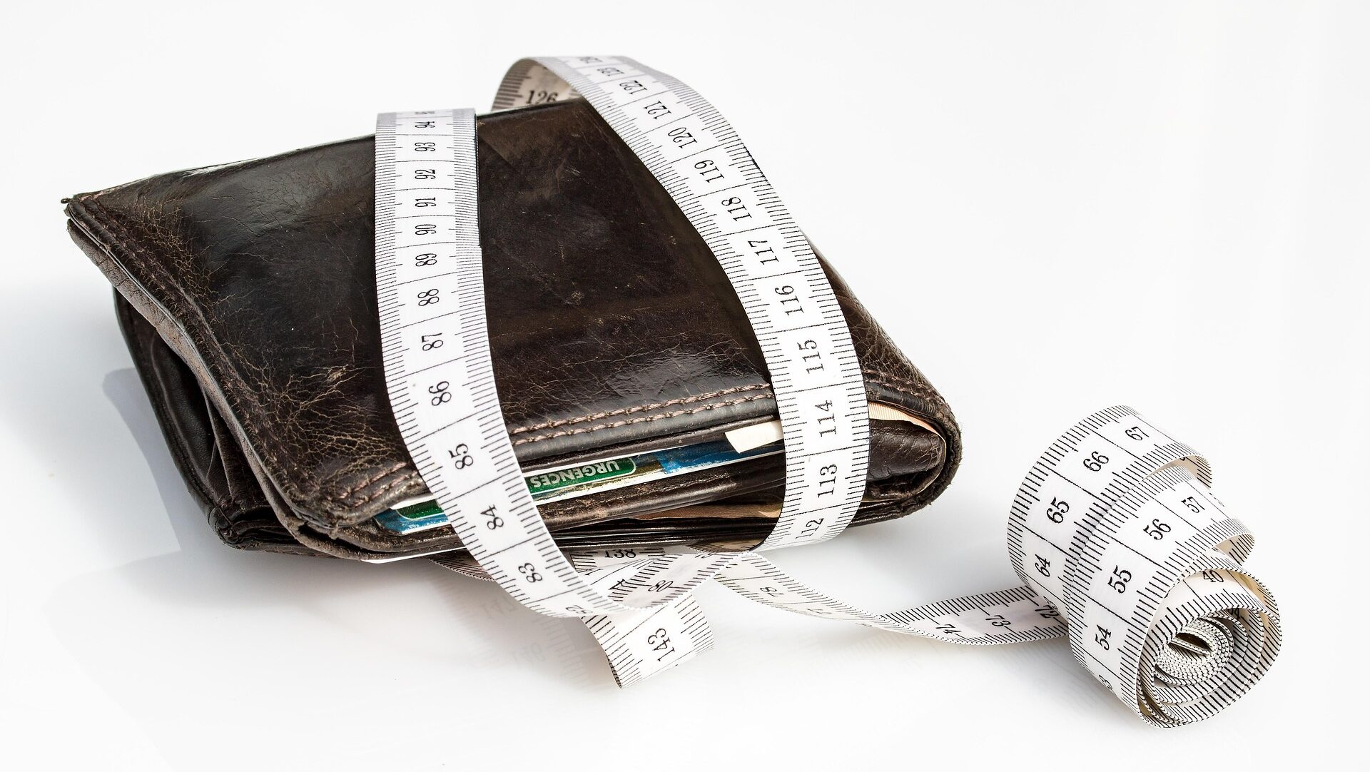 lacat-pe-portofel - Ziarul National salarii mici România tinerii