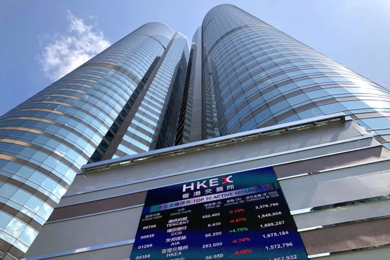 Frenezia listărilor: Hong Kong depășește Wall Street