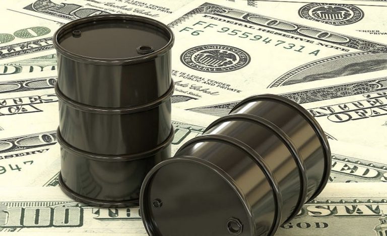 Petrolul s-a scumpit. Noile sancțiuni asupra Rusiei pot afecta aprovizionarea globală