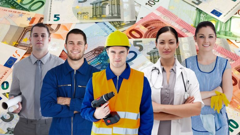 Salarii mici în România: condamnarea tinerilor la umilință pe viață