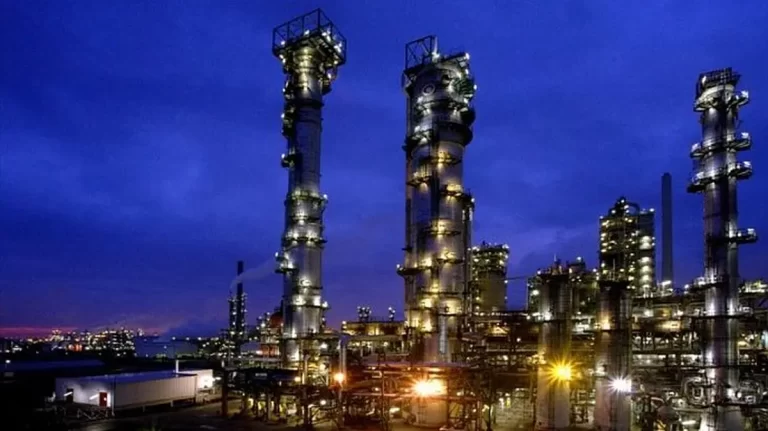 Marele acord Trump-Ursula a stârnit hohote de râs la Moscova. Rafinăriile UE nu sunt configurate pentru petrolul ușor american