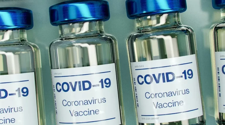 Câte vieți au salvat vaccinurile Covid?