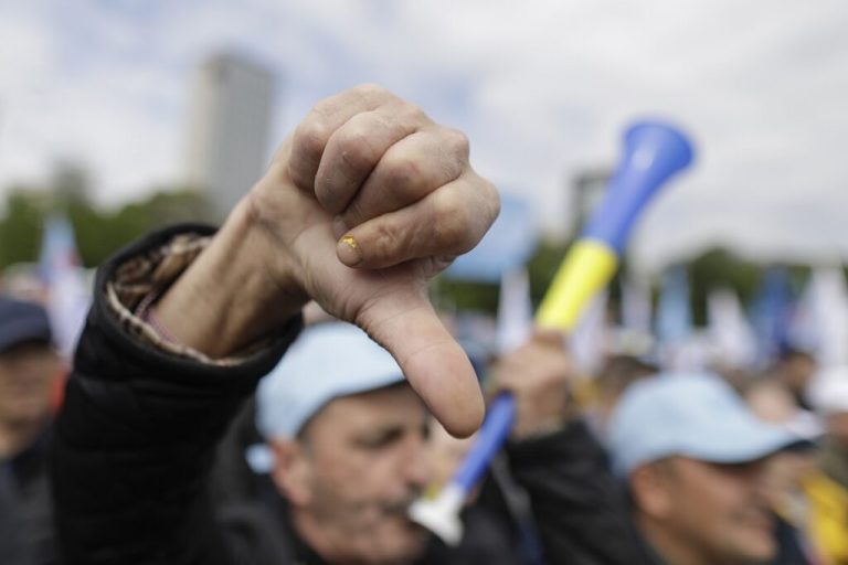 Confederațiile sindicale strâng rândurile: pregătesc proteste și vor aduna semnături pentru declanşarea grevei generale