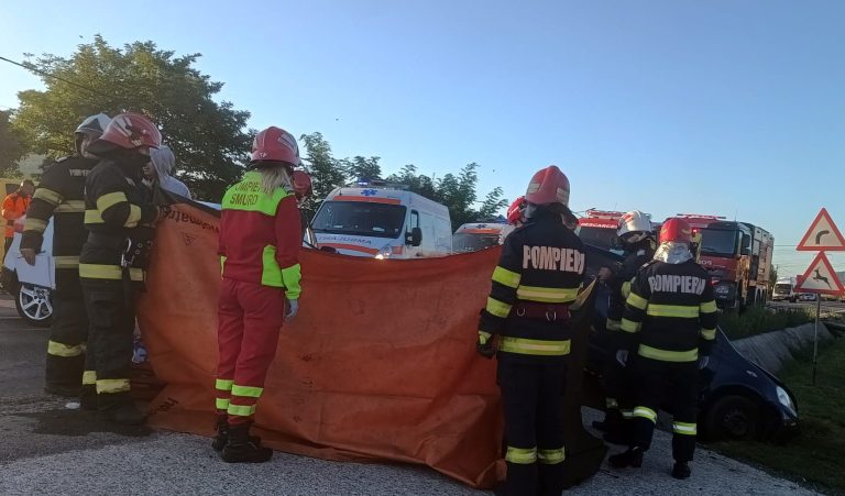 FOTO. Accident pe DN 7, în Vâlcea. Șapte persoane rănite, un copil fiind în stare gravă