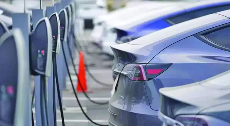 China dă lovitura de grație industriei auto din UE. Baterii ”nemuritoare” pe mașinile electrice