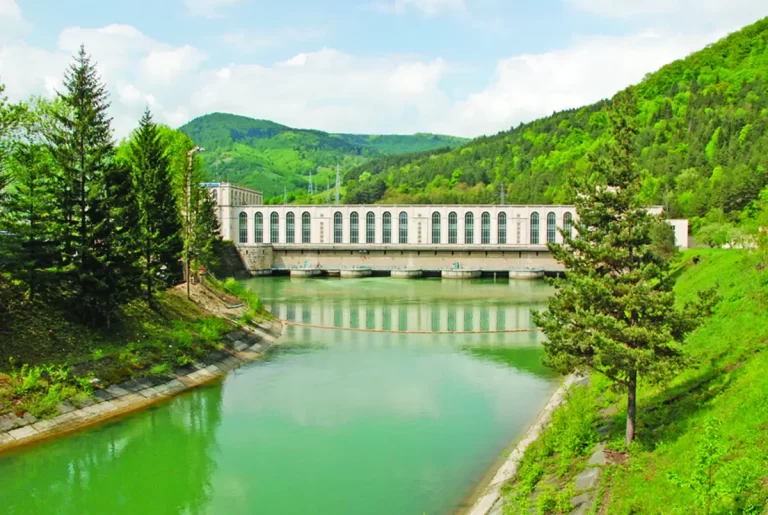 Alertă națională. În plină criză energetică și cu prețuri majorate, profiturile Hidroelectrica s-au prăbușit