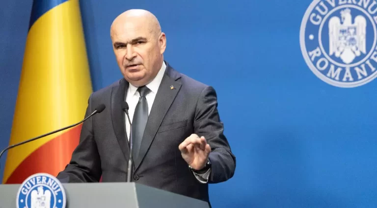 Bolojan are cadouri pentru străini și șuturi pentru români