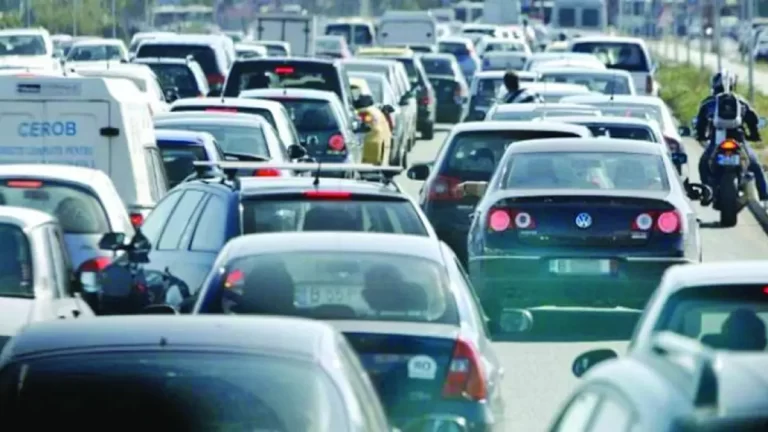 Pentru că nu-și mai vând produsele, producătorii și importatorii de mașini cer biruri și mai mari pentru autoturismele vechi