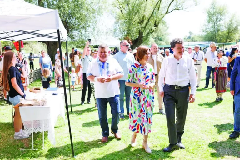 Scenariul campaniei din România, copiat de Chișinău. Moldovenii, amenințați cu toate nenorocirile dacă nu votează partidul Maiei Sandu