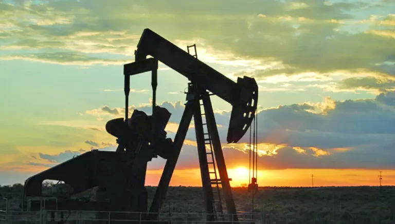 Creștere uriașă a cererii de petrol la nivel global. UE, înțepenită, păgubos, în tranziția verde