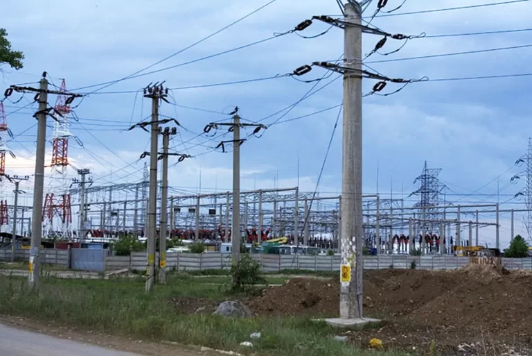Marea problemă a adaptării rețelelor pentru energia regenerabilă. Nu au nici cu ce și nici cu cine