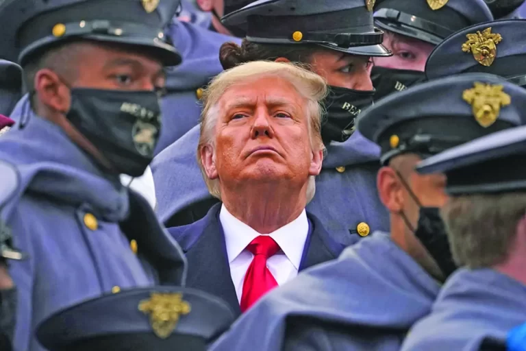 Trump se autoproclamă „erou de război”