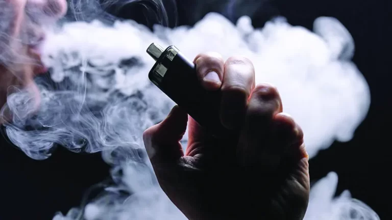 Pedepse pentru vaping: biciuire și închisoare. Atenție, turiști!