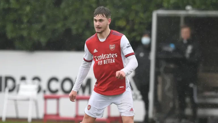 A jucat pentru Arsenal, iar acum se află în comă indusă